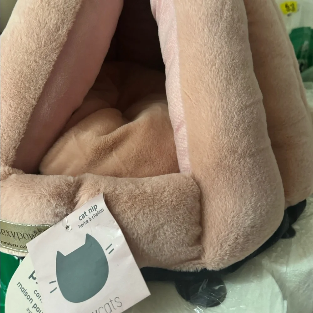 Cozy Pink Cat Bed - catnip - new with tags cozy tee pee style pink bed for cats